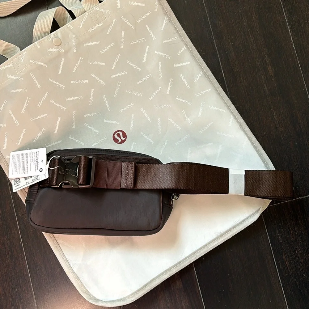 Lululemon EVERYWHERE BELT BAG WUNDERPUFF IRIDESCENT IN HEATHERED ESPRESS… - Picture 5 of 8